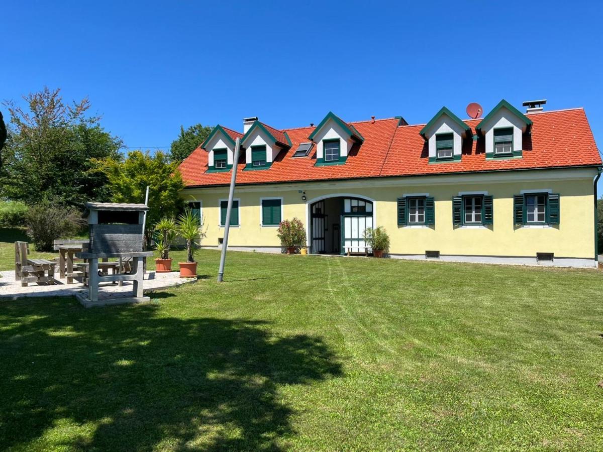 Апартаменты Landhaus Dasthomas Henndorf im Burgenland Экстерьер фото